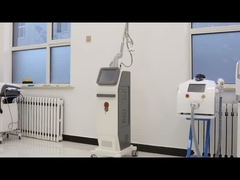 Máquina de láser fraccionada de CO2 Reaparición de la piel 40W Ultra Pulso CW Eliminación de luz Mole Casilla de aluminio