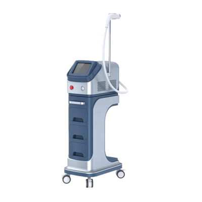 Máquina de eliminación de tatuajes láser de picosegundos totalmente personalizable 100-2000J/Cm2 Producción de energía